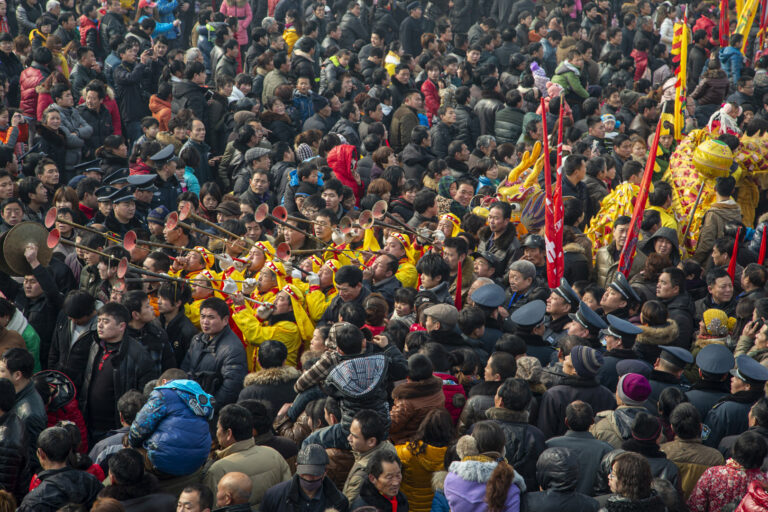 Qin Gang - Temple-Fair-in-Central-China-4